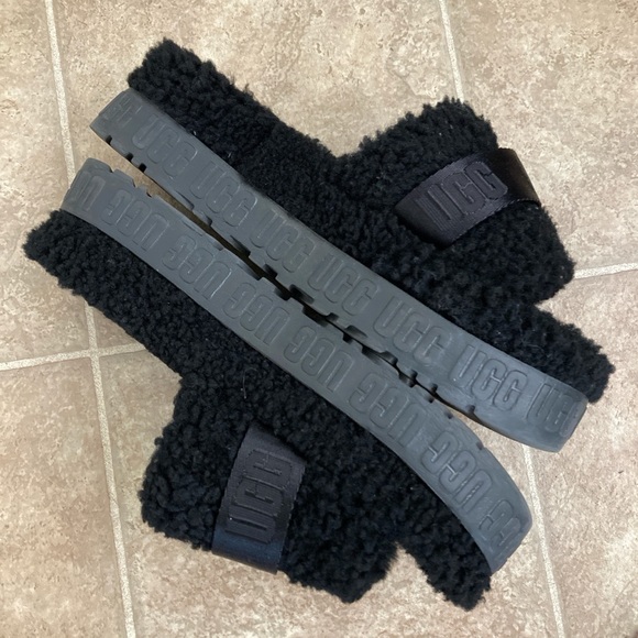 UGG Platform Fluffita Slides Size 8 Black